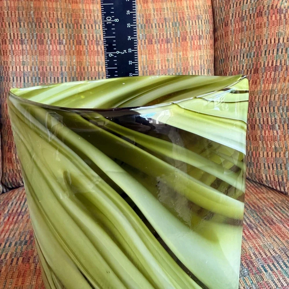 Vintage Art Glass Vase Oval Avocado Green Swirl MCM Mid‎ Century Modern Decor